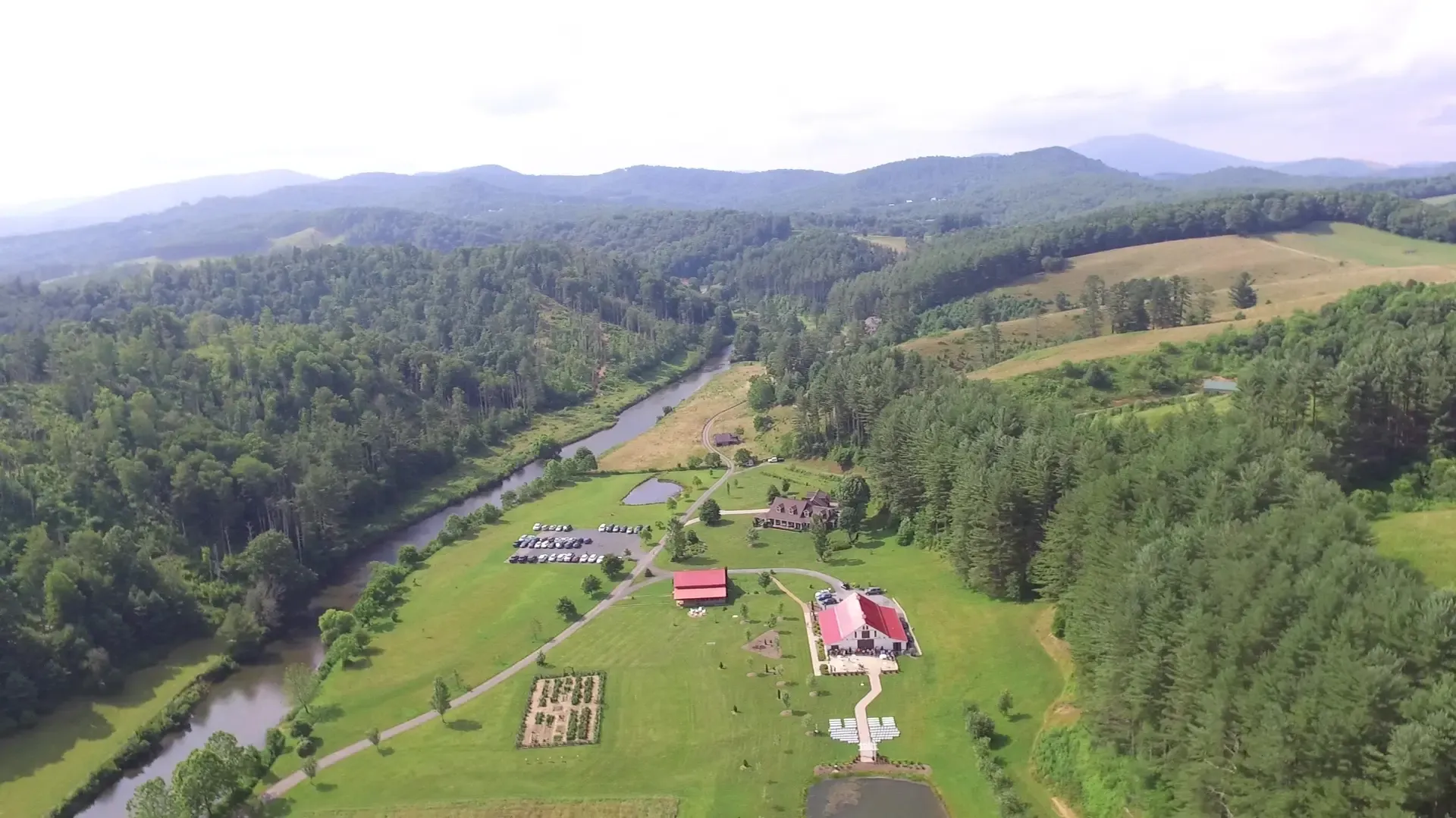 30 blue ridge mountain barn wedding