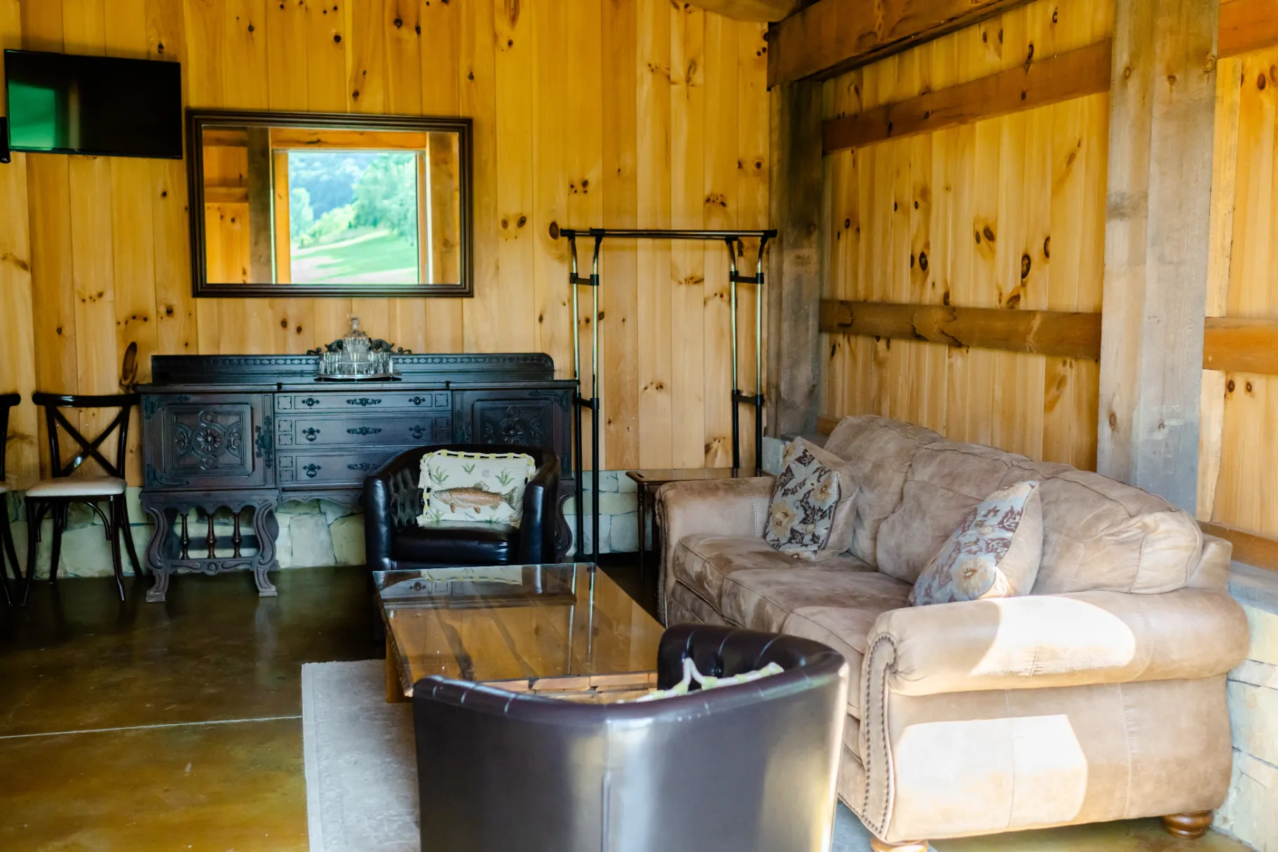 Lodging Barn on New River